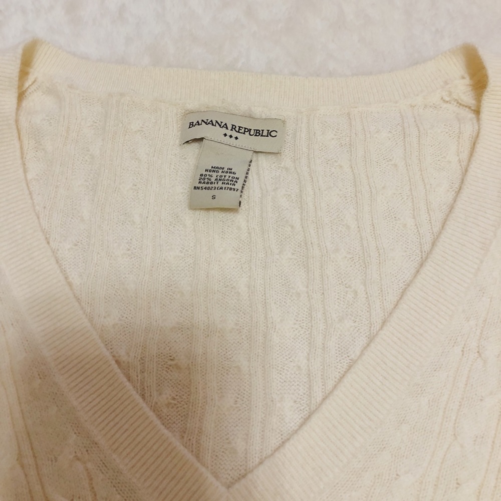 BANANA REPUBLIC cream long sleeved sweater